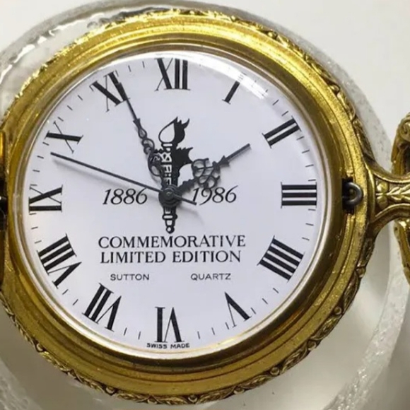 Goldtone 1986 Statue of Liberty Eagle Limited Edition Commemorative Pocket Watch - Picture 3 of 5
